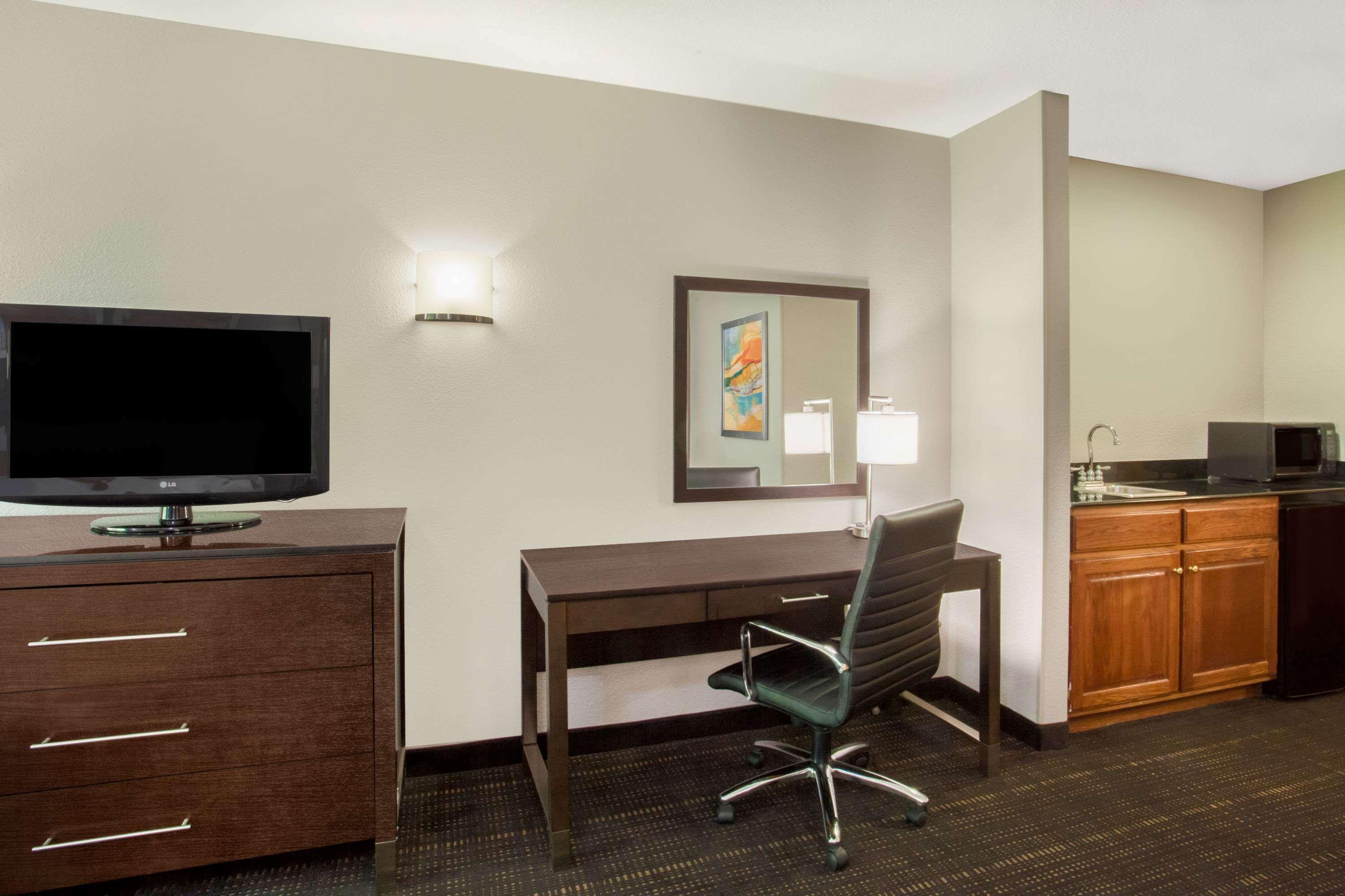 Wingate By Wyndham Columbia Hotell Exteriör bild